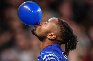 德天空：拜仁周一继续和切尔西谈恩昆库，他们仍在尝试租借