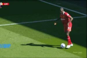 fb体育-英超官方：凯莱赫放倒佩雷拉非点球，判定双方相撞而非守方犯规